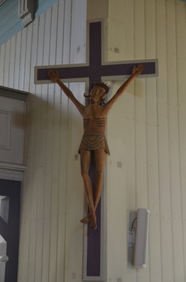 Kuva Vampulan kirkon sisällä olevasta rististä