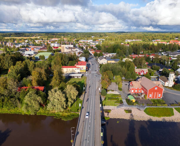 Ilmakuva Lauttaykänsillan eli Rautasillan suunnasta kohti Huittisten keskustaa.