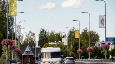 Kuvagalleria Kuva 5/5. Cars on a bridge in Huittinen city centre